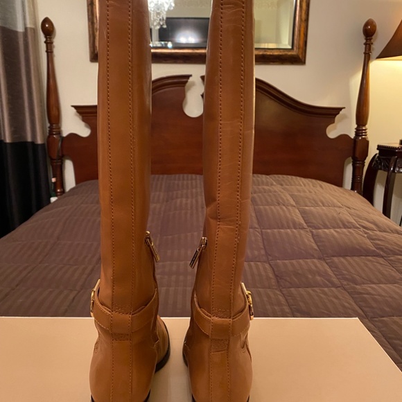 MICHAEL KORS HAMILTON RIDING BOOTS (LUGGAGE) - Picture 4 of 8